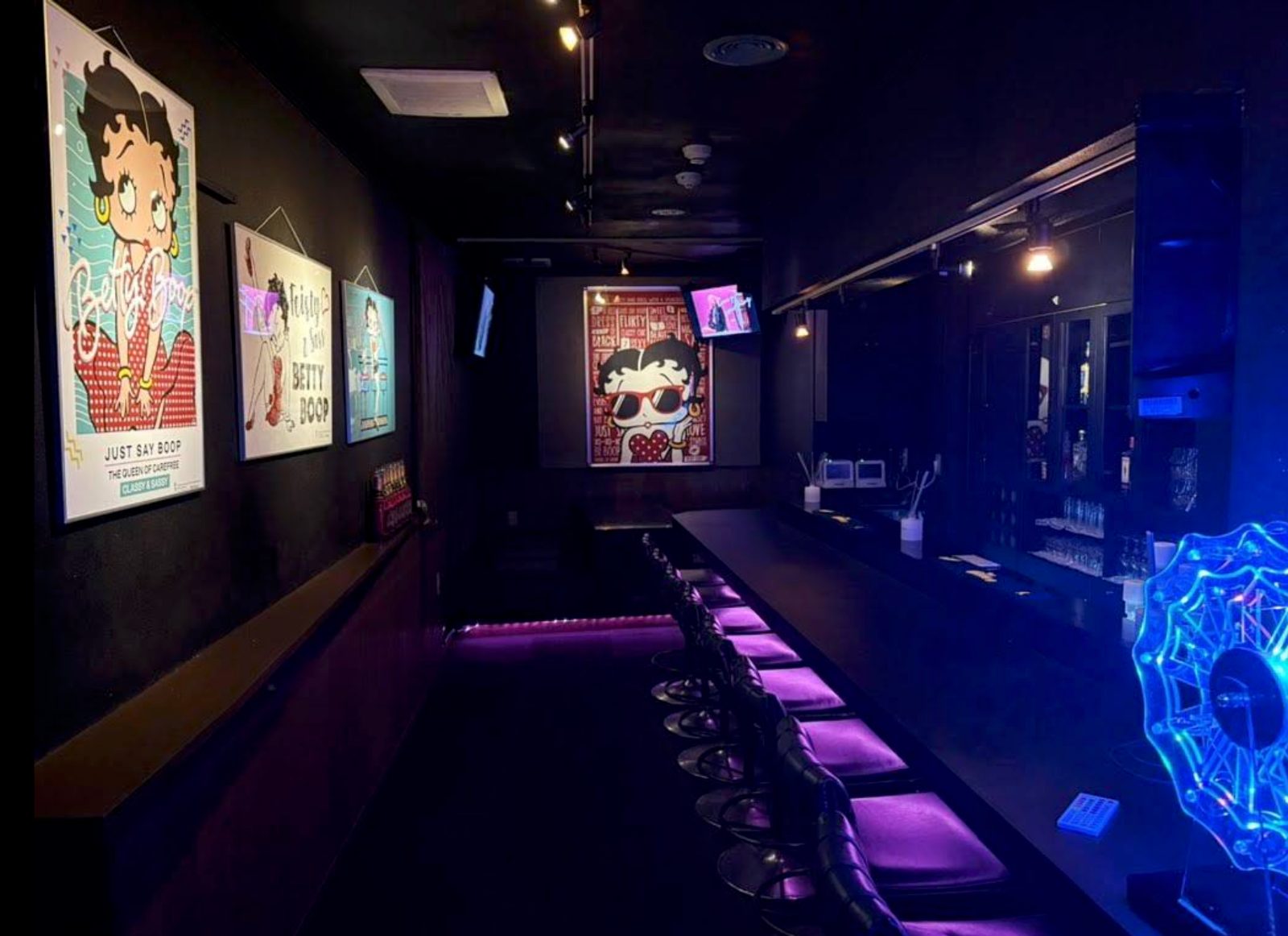 BAR Bellatrixx 店内写真